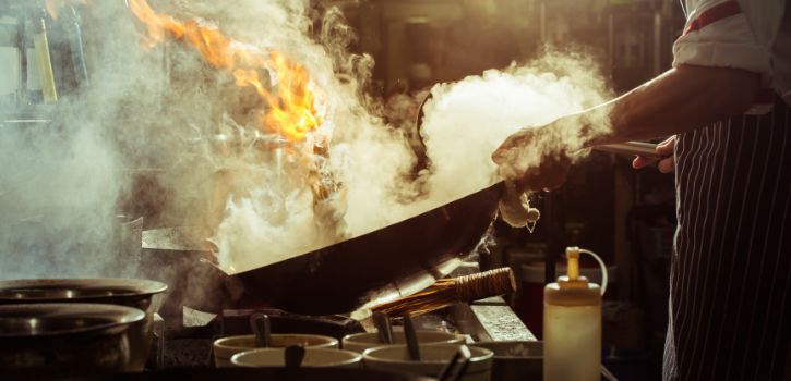 PRL para cocineros: Prevención de cortes, quemaduras y estrés térmico