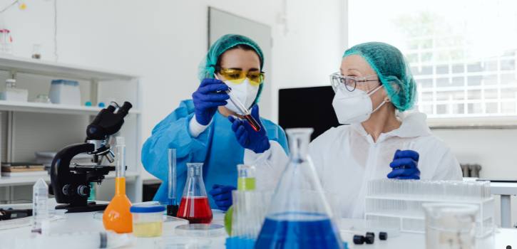 Prevención de Riesgos Laborales en Laboratorios Farmacéuticos y Químicos